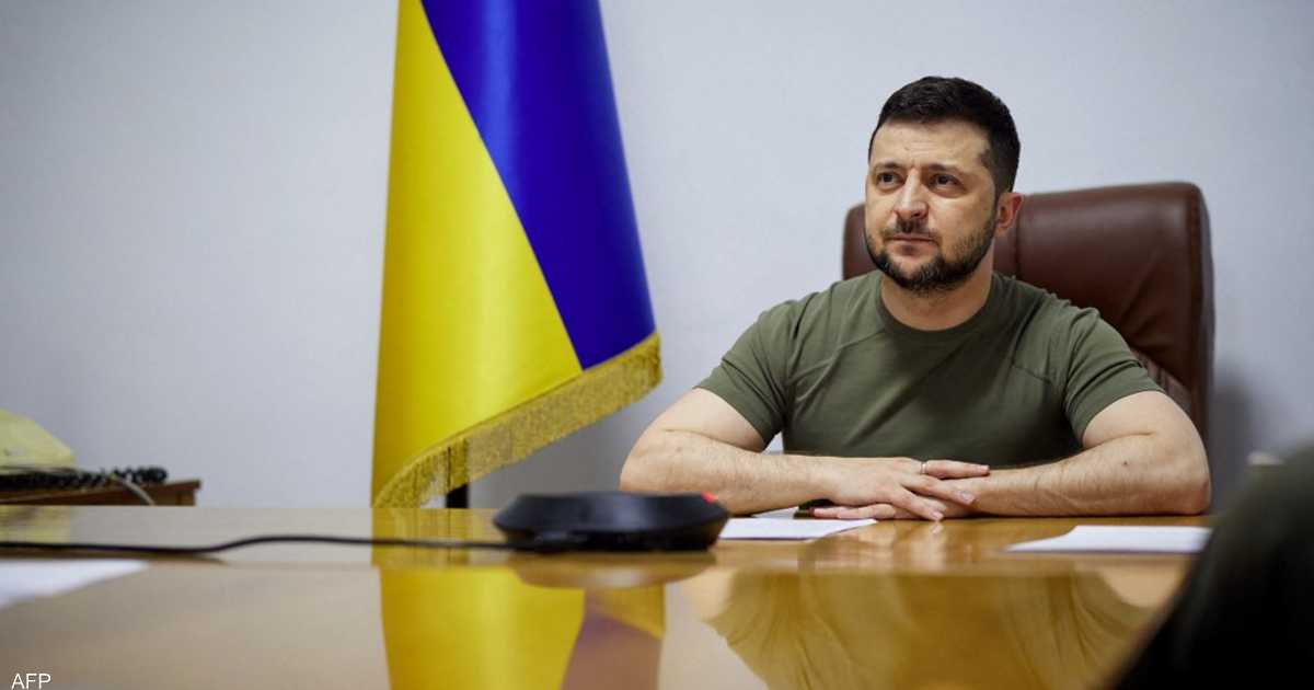 رئيس أوكرانيا يقيل مسؤولين كبيرين “خائنين”