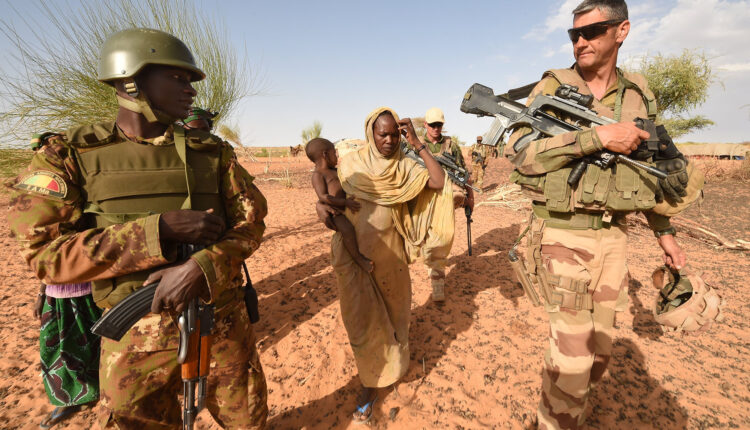 مالي تتّهم الجيش الفرنسي بـالتجسس وأعمال التخريب