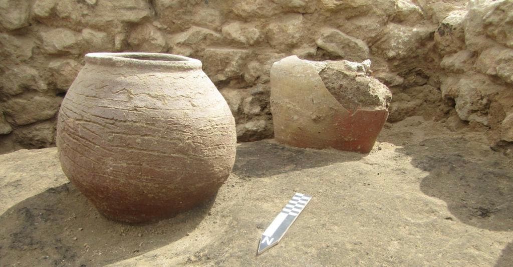 مصر.. الكشف عن ورشة لتصنيع الأواني الفخارية تعود للعصر الروماني 