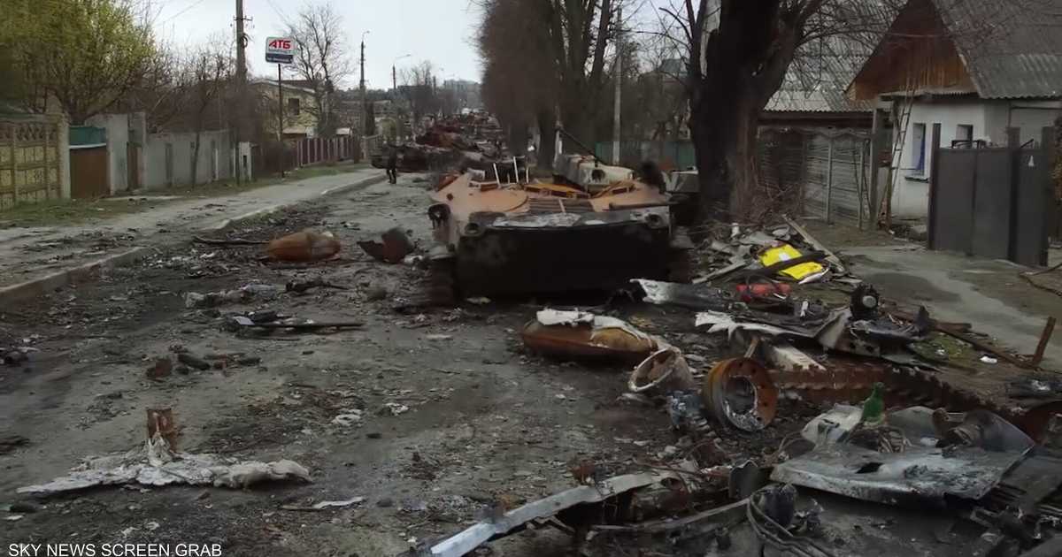 “مقبرة الدبابات”.. فيديو يكشف آثار معارك طاحنة قرب كييف