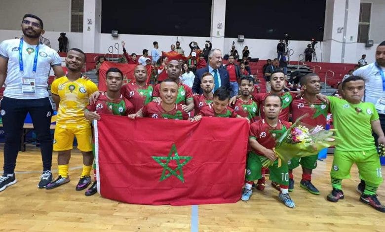 سفير المغرب بالبيرو ينال الإشادة بعد استقباله و دعمه لمنتخب قصار القامة