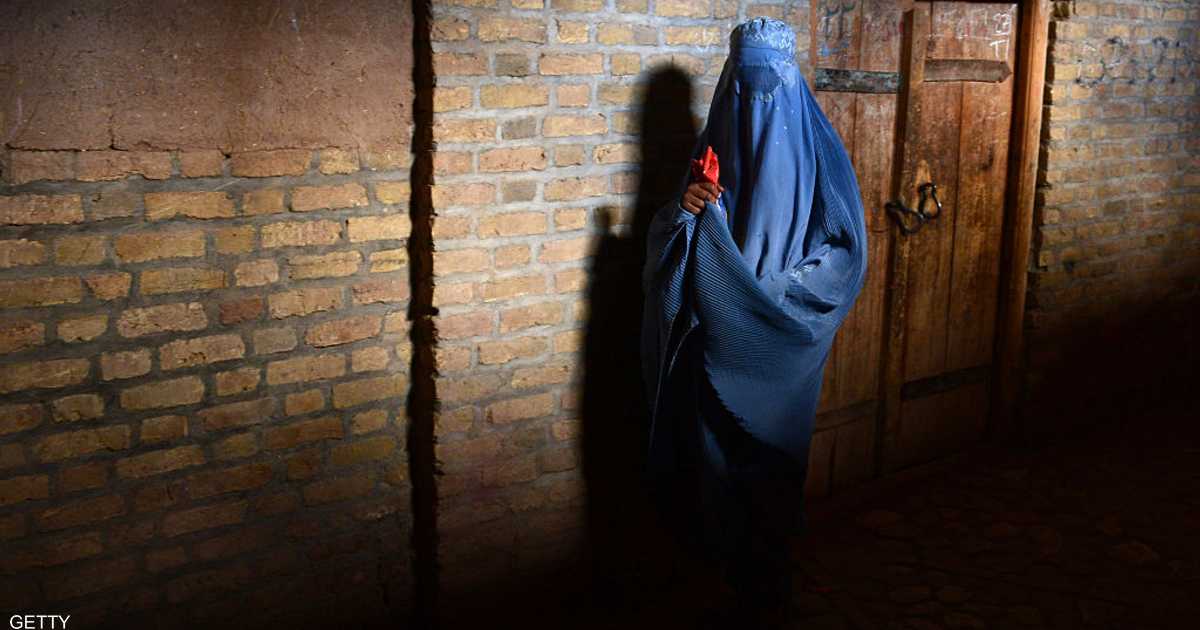 طالبان تقر “أمرا عاجلا” بحق النساء في أفغانستان