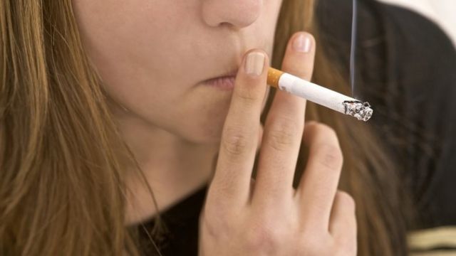 التدخين: كندا تدرس طباعة تحذير على كل سيجارة