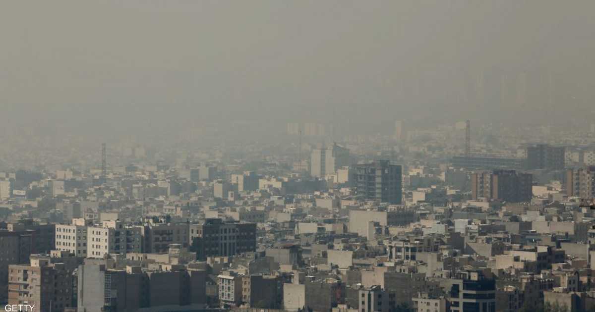 تلوث الهواء يعطل العمل في عدة محافظات إيرانية