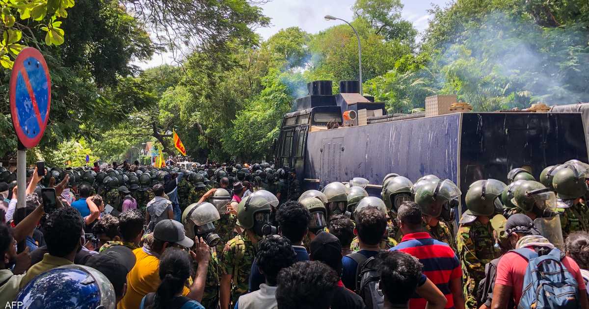 سريلانكا.. المتظاهرون يقتحمون مقر التلفزيون الرسمي