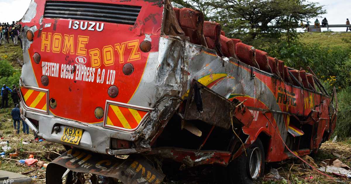 كينيا.. مقتل 24 بسقوط حافلة في وادي عميق