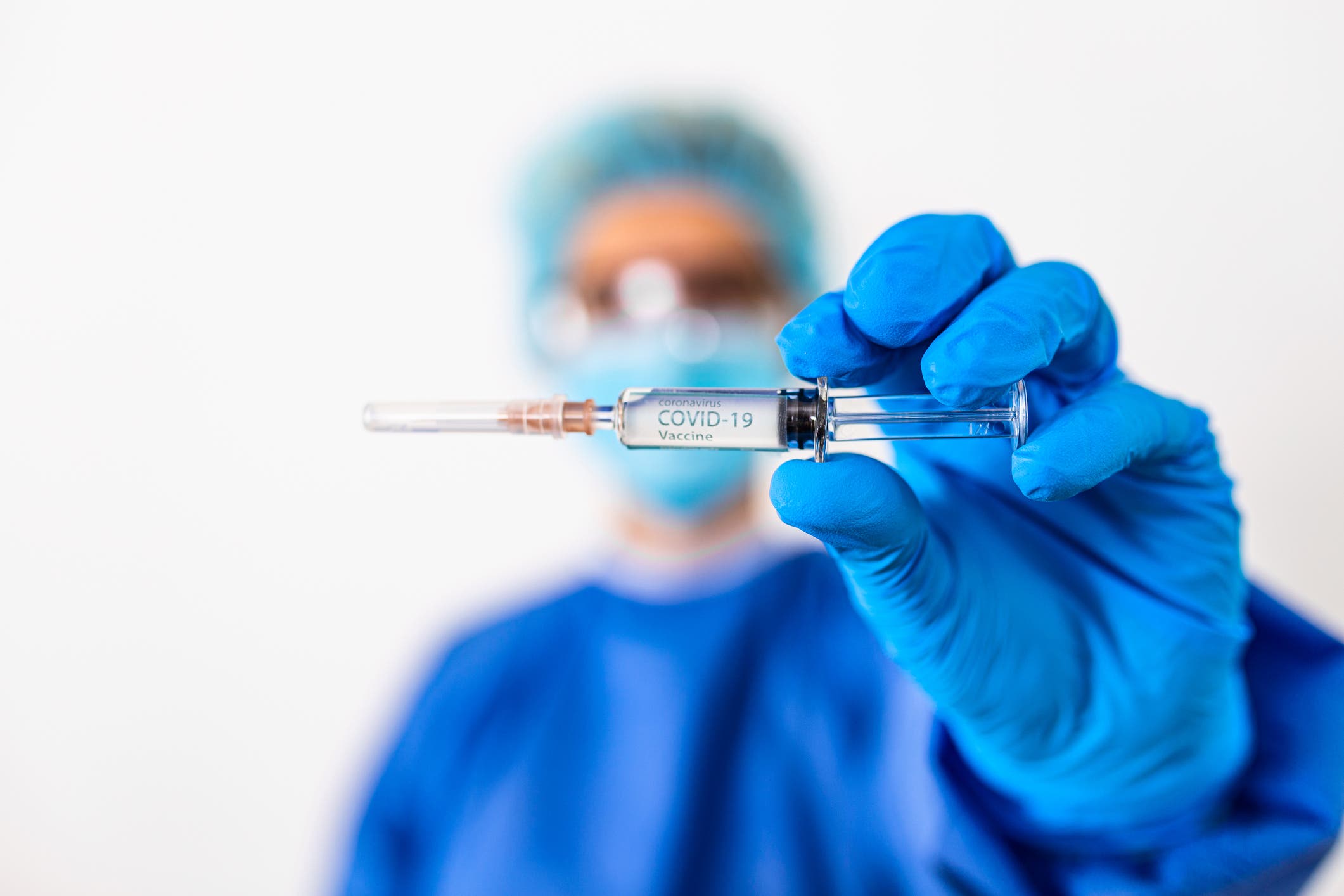 لمكافحة سلالتي أوميكرون المنتشرتين.. هيئة أميركية تطلب جرعات تنشيطية من اللقاح