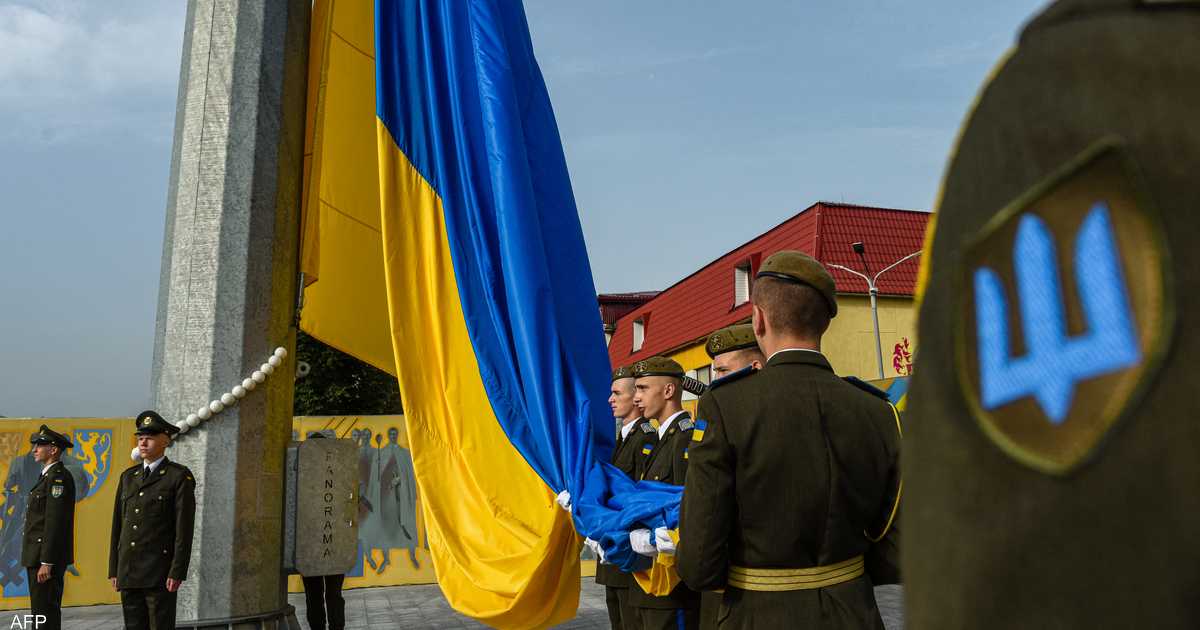 أوكرانيا تحيي يوم الاستقلال.. وتحذير من غارات روسية محتملة