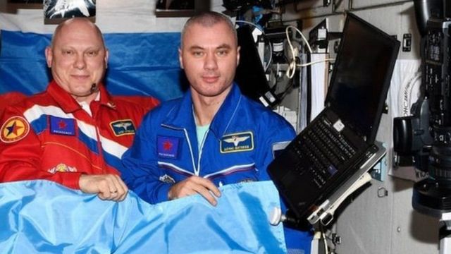 الفضاء: ناسا تقول إن خللا وقع في بطارية بدلة رائد فضاء روسي