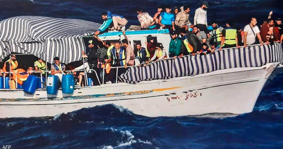 انتشال 30 مهاجرا من جزيرة قبالة جزيرة كريت اليونانية