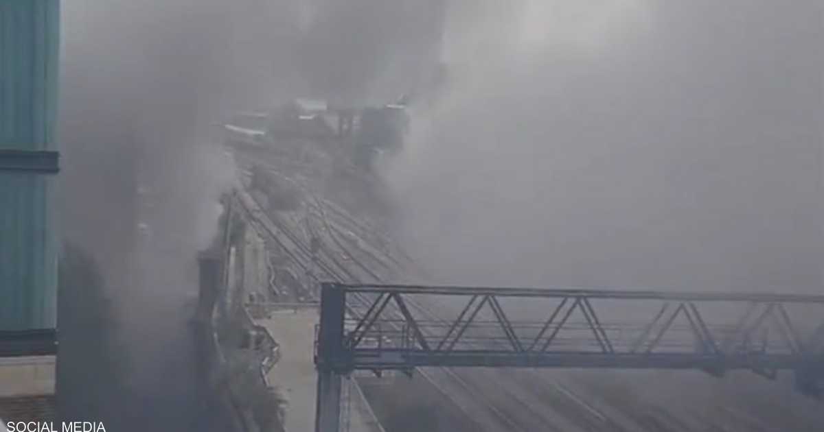 بالفيديو.. حريق ضخم في جسر للسكك الحديدية في لندن