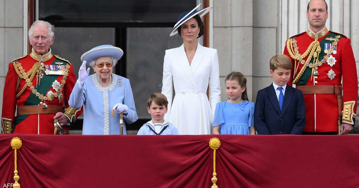 بريطانيا.. مخاوف على صحة الملكة والعائلة المالكة تحيط بها