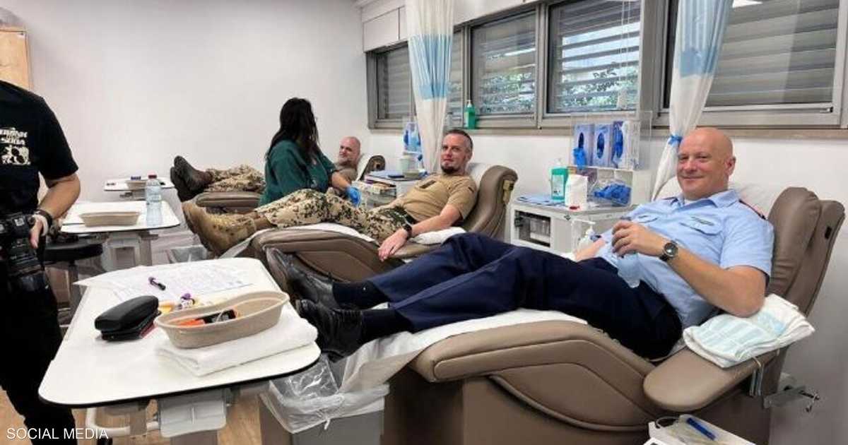قائد القوات الجوية الألمانية يتبرع بالدم في إسرائيل
