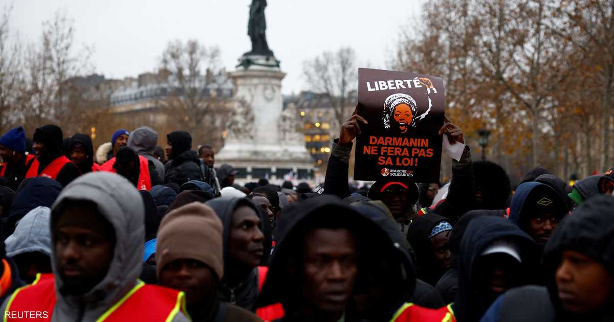 انتصار لليمين المتطرف.. تفاصيل قانون الهجرة الجديد في فرنسا
