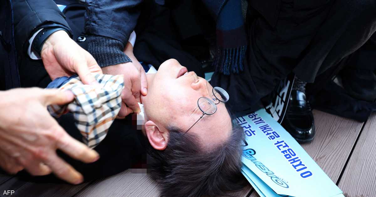 كوريا الجنوبية.. زعيم المعارضة يتعرض للطعن في رقبته